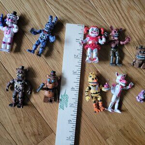 Lot #4 of 5 Nights at Freddy's characters